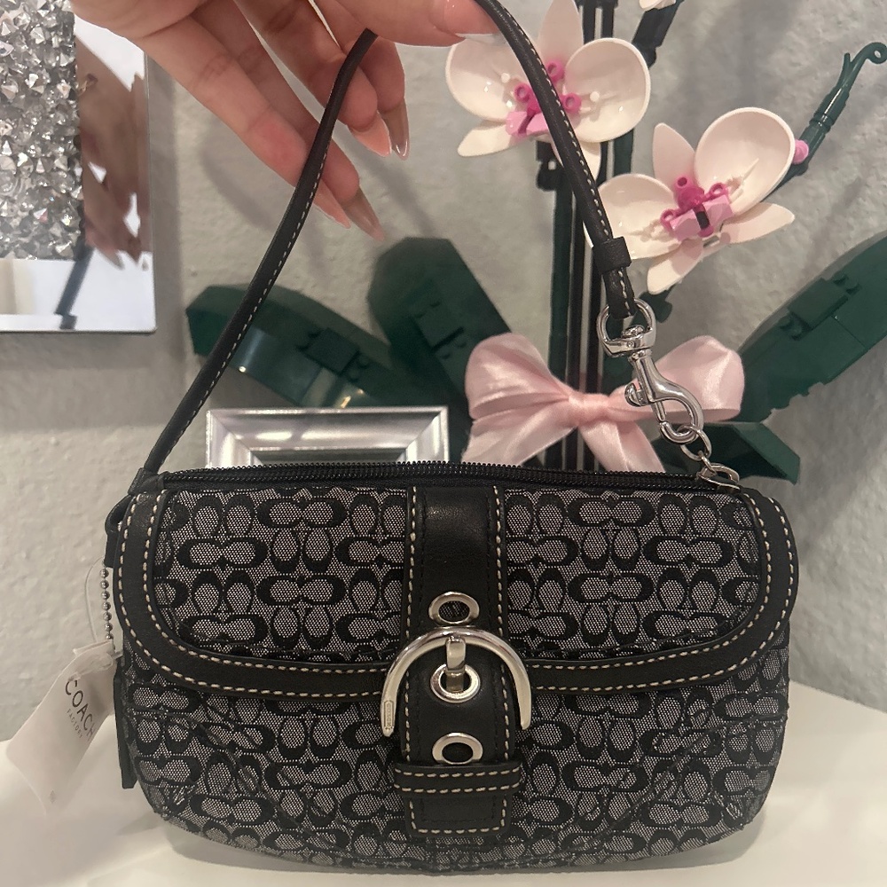 Coach brand new large wallet 🎀